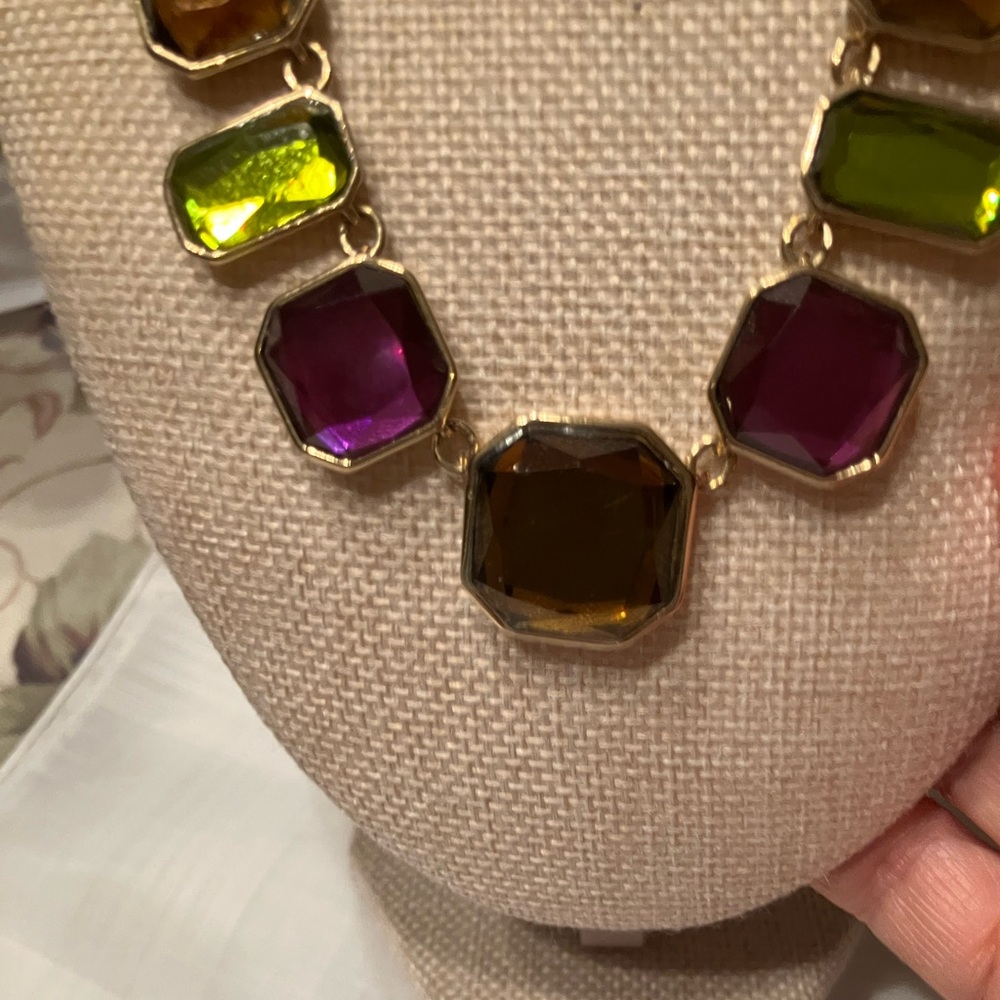 VINTAGE NRQ GOLD TONE MULTICOLOR AND FACETED LARGE RHINESTONES - Picture 6 of 11